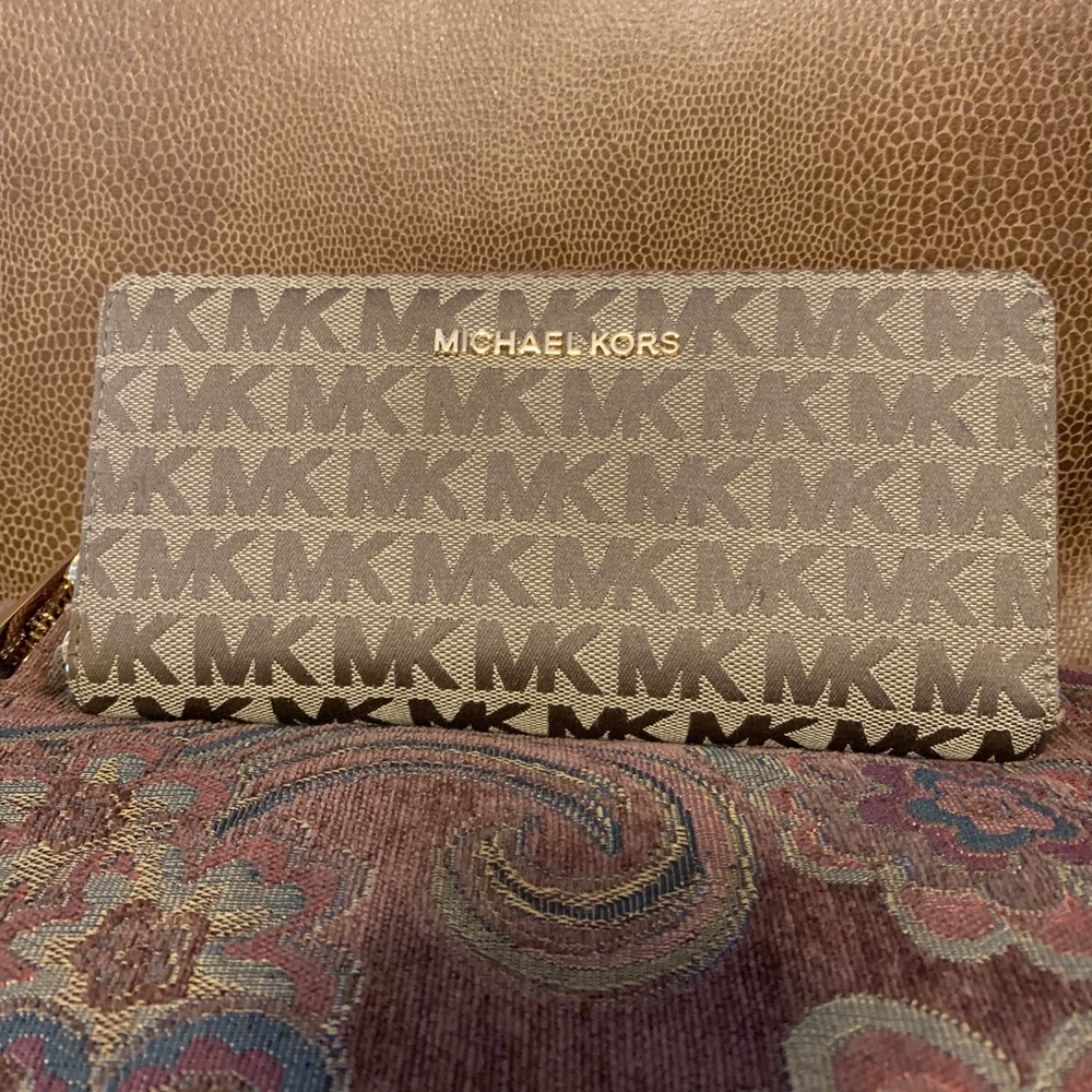 COPY - Michael Kors Wallet